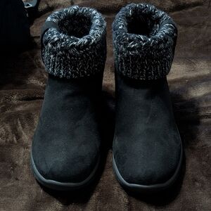 BRAND NEW! Skechers Black Cozy Ankle Boots Size 8.5, Selling Because Too Little